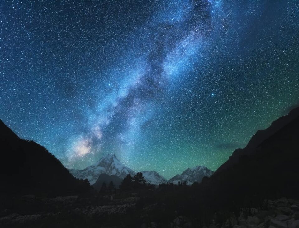 A-sky-full-of-stars-over-the-Himalayan-mountains