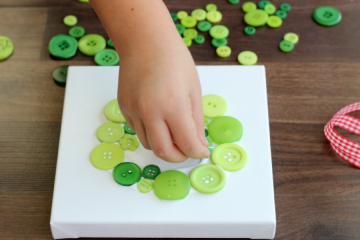 How to make a button wreath with Little Passports step 3:Fill the wreath with buttons until full