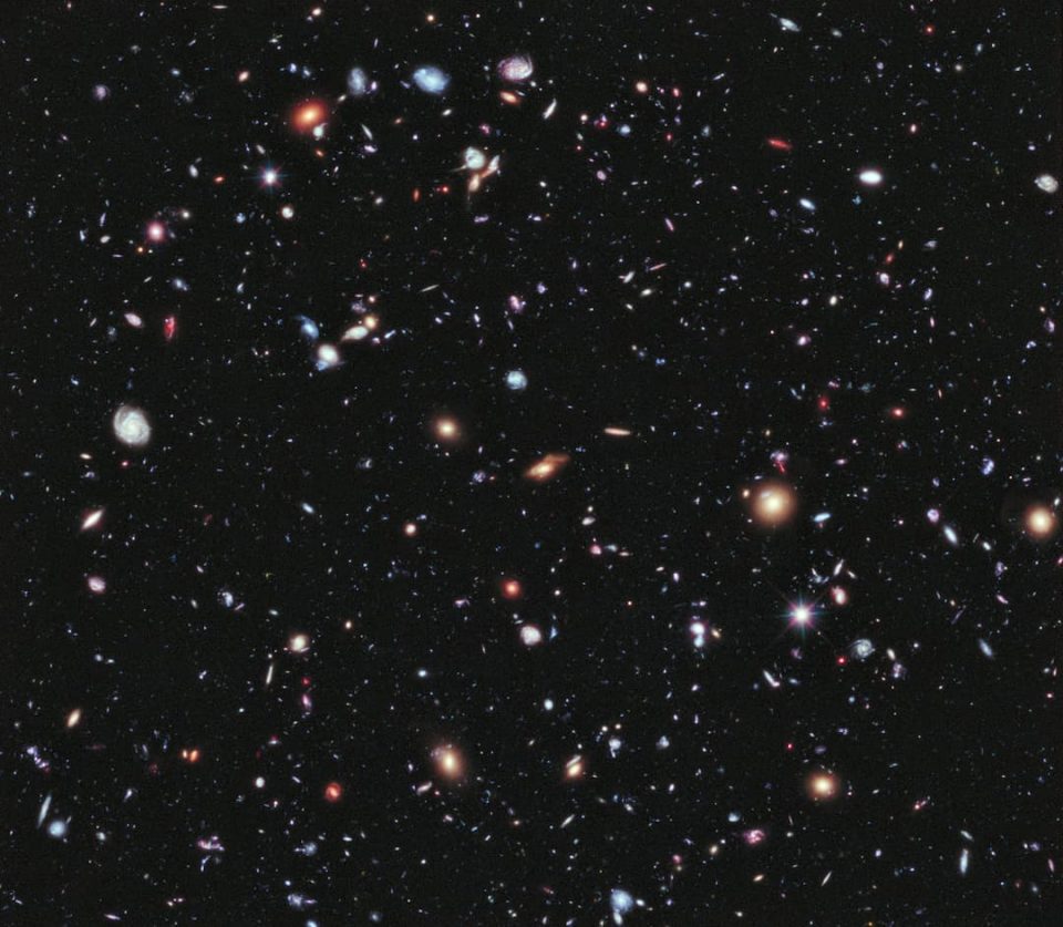 Over 5,500 galaxies in an image from the Hubble space telescope